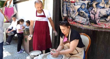 Kütahya'nın Germiyan Sokağı Çini Sanatıyla Yeniden Hayat Buluyor