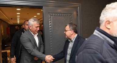 Mahalle Muhtarları Başkanı Tebrik Etti