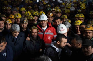 MANİSA BÜYÜKŞEHİR BELEDİYE BAŞKANI SOMA'DA MADEN İŞÇİLERİNİ ZİYARET ETTİ