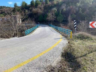 MANİSA BÜYÜKŞEHİR BELEDİYESİ KÖPRÜ KORKULUKLARINI YENİLİYOR