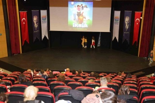 MARMARİS BELEDİYESİ ÇOCUK FİLMLERİ ŞENLİĞİ İLE MİNİKLERİ EĞLENDİRİYOR
