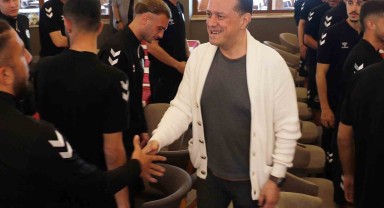 Milletvekili Hatipoğlu, Eskişehirspor Oyuncularına Moral Verdi