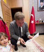 MİNİK ELİF’İN ÖZEL ZİYARETİ VALİ AYDOĞDU'YU MUTLU ETTİ