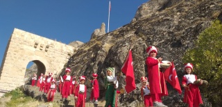 MİNİK MEHTERAN TAKIMI DARENDE'NİN TARİHİNE MARŞLARLA YOLCULUK YAPTI