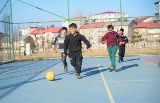 MUŞ’TA ÇOCUKLARIN KARNELERİYLE BAŞLADIKLARI GÜNEŞLİ TATİL