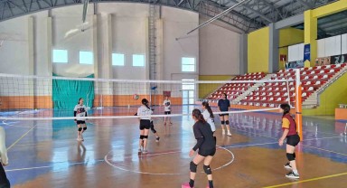 Muş’un Bulanık Gençlik ve Spor İlçe Müdürlüğü’nde Voleybol Antrenmanları