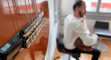Müzik ve Sporun Buluşması: Gümüşhaneli Müzik Öğretmeni İzleyenleri Hayran Bıraktı