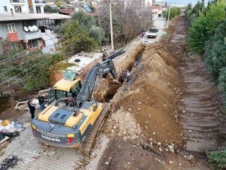 NAZİLLİ BELEDİYESİ VATANDAŞLARI YAĞMURDAN KORUYOR