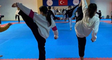 Öğrenciler Taekwondo Yaptı, Sevgi Evlerindeki Çocuklarla Buluştu