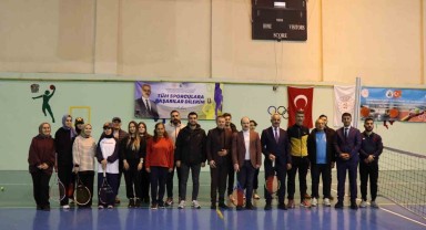 Oltu İlçesinde Kort Tenisi Turnuvası Heyecanı