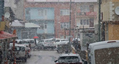 Oltu'da Beklenmedik Kar Yağışı!