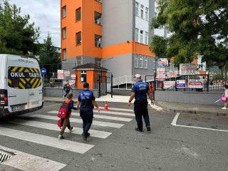 ORDU’DA ZABITA EKİPLERİ OKUL BÖLGELERİNDE HUZUR UYGULAMASINA BAŞLADI