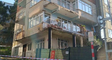 Pendik'te 3 Katlı Bina Çatlama Riskiyle Tahliye Edildi