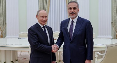 Rusya'da Dışişleri Bakanı Hakan Fidan'ın Putin ile Görüşmesi