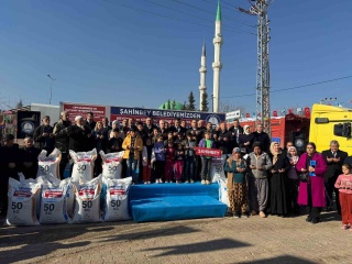 ŞAHİNBEY BELEDİYESİ ÇİFTÇİLERE 7 BİN TON YEM DAĞITTI