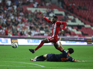 SAMSUNSPOR İLE BAŞAKŞEHİR ARASINDAKİ EŞİTLİK DEVAM EDİYOR