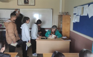 SARIGÖL BAĞLICA HALİL DURAN ORTAOKULU ÖĞRENCİLERİ YAZARLARIYLA BULUŞTU