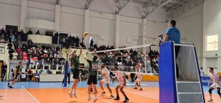 ŞEHİT AİLELERİ VE GAZİLER GENÇLİK SPOR KULÜBÜ DERNEĞİ VOLEYBOL TAKIMI CİZRE BELEDİYE SK'YA EVİNDE DİRENEMEDİ