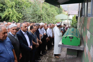 ŞENKAYA ESKİ BELEDİYE BAŞKANI YAVUZ BEDİR’İN ANNESİ DUALARLA UĞURLANDI