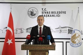SİVAS BELEDİYE BAŞKANI EMEKLİLERE AYLIK 2 BİN TL NAKİT DESTEĞİ VAADİNİ YERİNE GETİRİYOR