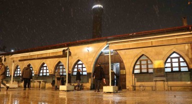 Sivas Ulu Camii'nde Ramazanın İlk Teravih Namazı Kılındı