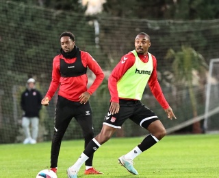 SİVASSPOR ANTALYA BELEK KAMPINDA HAZIRLIKLARINA DEVAM EDİYOR