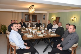 SÖĞÜT BELEDİYE BAŞKANI EMEKLİ PERSONELİ ONURLANDIRDI