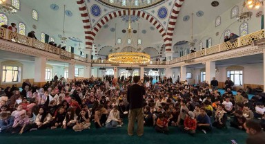 Sosyal Medya Fenomeni Sertaç Güngör, Kocaelili Çocuklarla Buluşuyor