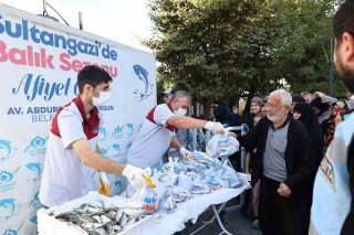 SULTANGAZİ BELEDİYESİ BALIK DAĞITIMINA BAŞLADI