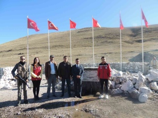 TOPARLAK KÖYÜNDE ŞEHİTLER ÇEŞMESİ RESTORASYON ÇALIŞMALARI DEVAM EDİYOR
