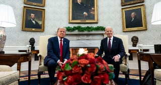 TRUMP VE BİDEN BEYAZ SARAY'DA BULUŞTU