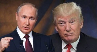 TRUMP VE PUTİN ARASINDA BEKLENEN GÖRÜŞME GERÇEKLEŞTİ