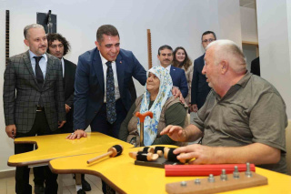 VALİ ASLAN HASTALARI VE HUZUREVİ SAKİNLERİNİ ZİYARET ETTİ