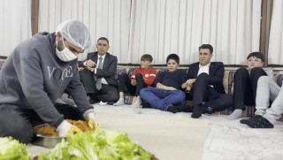 VALİ AYGÖL, SEVGİ EVLERİ’NDE GENÇLERLE DUYGU DOLU ANLAR YAŞADI