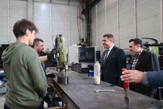 VALİ SELÇUK ASLAN, DÜZCE’DE OTOMOTİV FABRİKASINI ZİYARET ETTİ