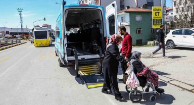 Van Büyükşehir Belediyesi Engelli Vatandaşlara Ulaşım Hizmeti Sunuyor