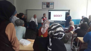 VELİLERE YÖNELİK EĞİTİMDE AİLE İÇİ ŞİDDET VE BAĞIMLILIK KONULARI İŞLENDİ
