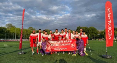 VM Medical Park Samsun Hastanesi Doktorları ve Engelligücü Oyuncuları Empati Futbol Maçında Buluştu
