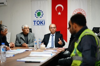 YEŞİLYURT BELEDİYE BAŞKANI İLHAN GEÇİT, YEŞİLEVLER KONUTLARINI İNCELEDİ