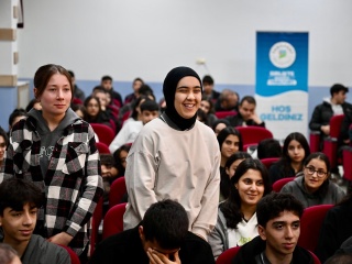 YEŞİLYURT BELEDİYE BAŞKANI PROF. DR. İLHAN GEÇİT GENÇLERİ BİLGİLENDİRİYOR