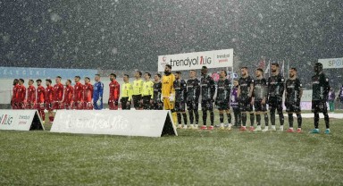 Yoğun Kar Yağışı Nedeniyle Ümraniyespor ve Sakaryaspor Arasında Beraberlik