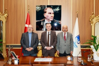 YUNUSEMRE BELEDİYE BAŞKANI İŞÇİLERİN SENDİKA TERCİHİNE SAYGI DUYACAK