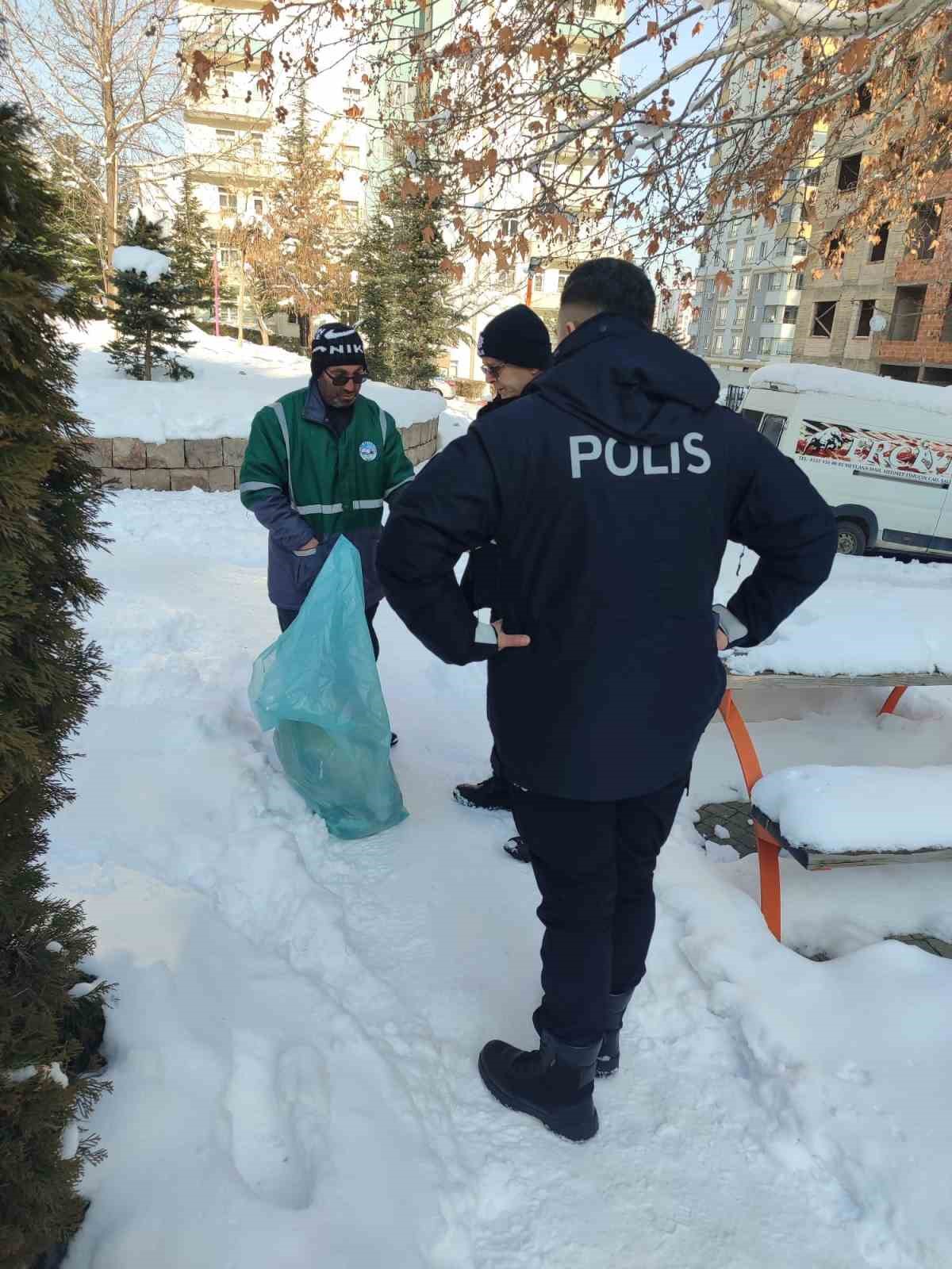 TALAS BELEDİYE PERSONELİ YÜKLÜ MİKTARDA PARA BULDU