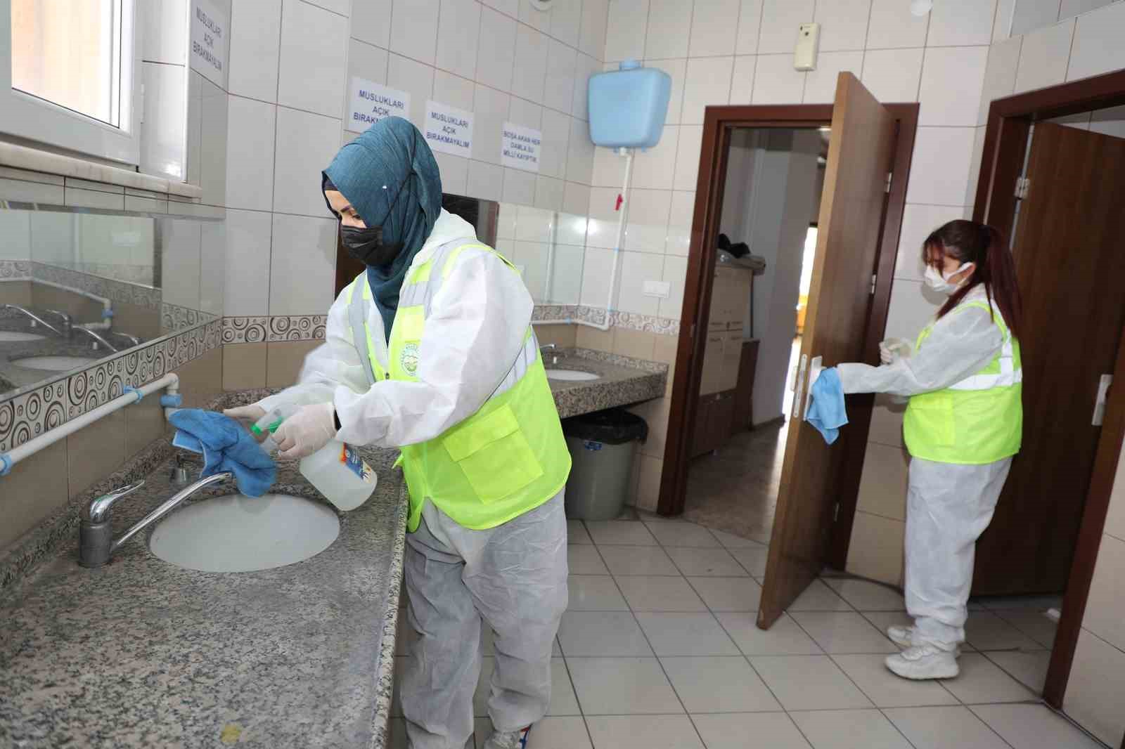 TALAS BELEDİYESİ OKULLARI DEZENFEKTE EDİYOR