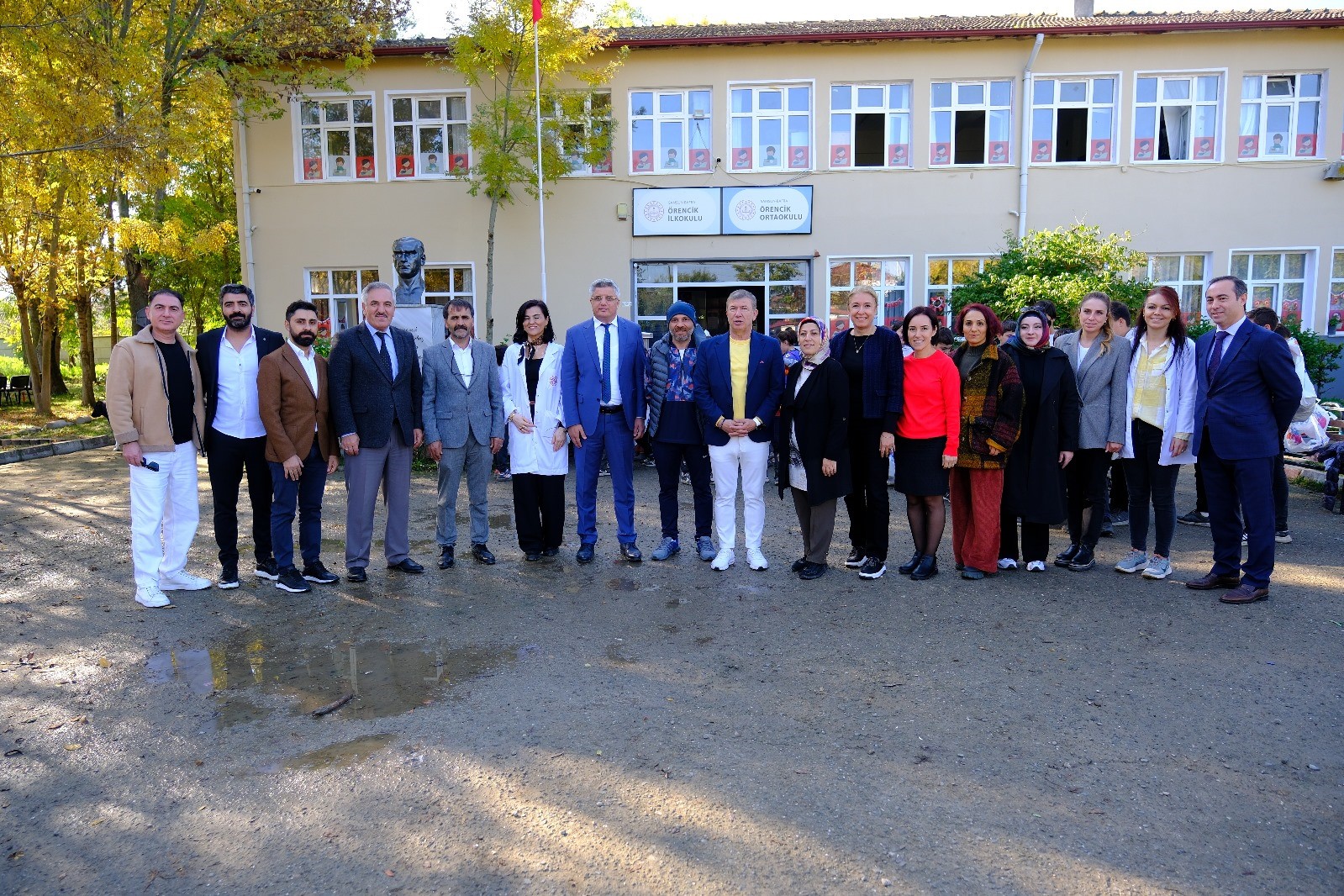 TANJU ÇOLAK SAMSUN'DA ÖĞRENCİLERE KIYAFET DESTEĞİ SAĞLADI