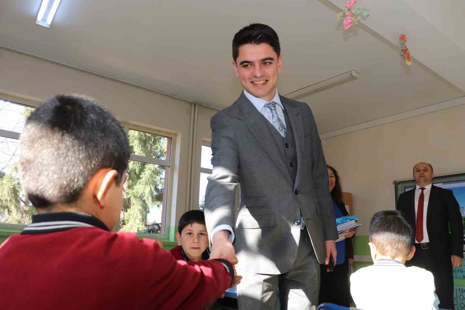 TAŞOVA KAYMAKAMI GENÇLERE İHTİYAÇ VAR