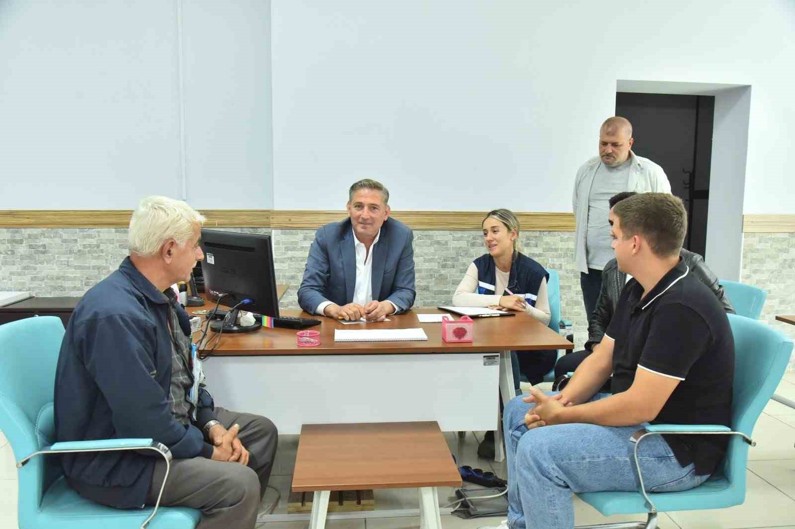 TEKKEKÖY BELEDİYESİ İSTİHDAM OFİSİNDE BAŞKAN CANDAL VATANDAŞLARA DESTEK VERDİ