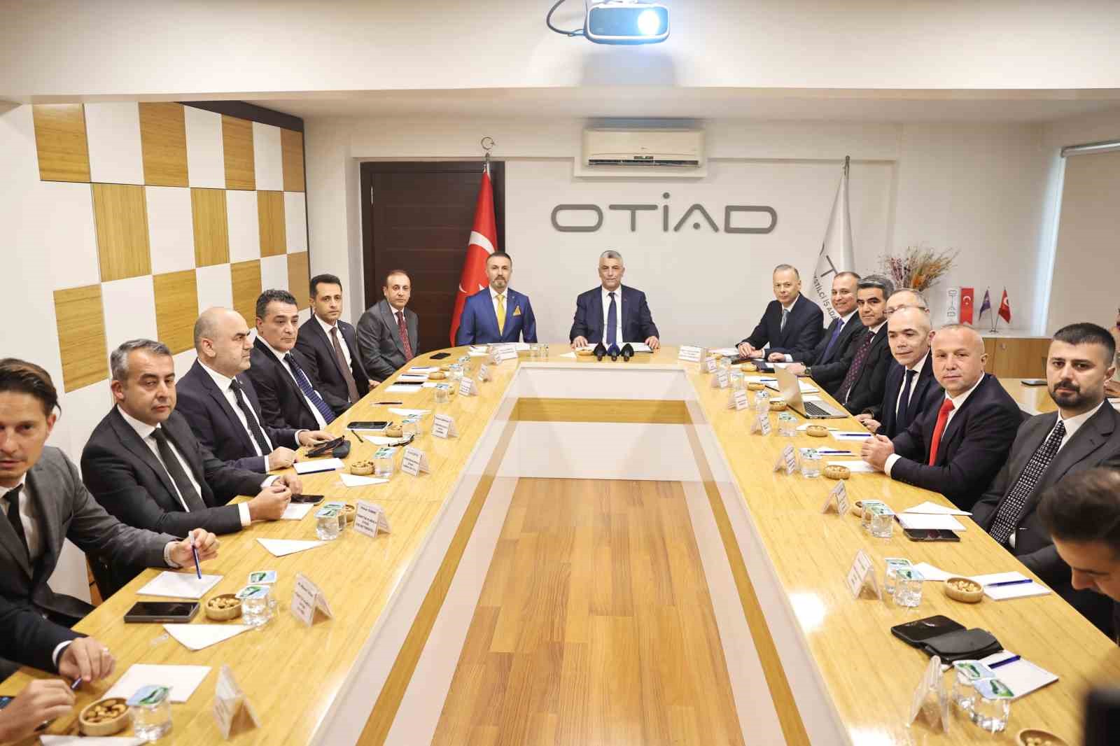 TİCARET BAKANI ÖMER BOLAT, TEKSTİL SEKTÖRÜNDE HEDEF BÜYÜTMEK İSTİYOR