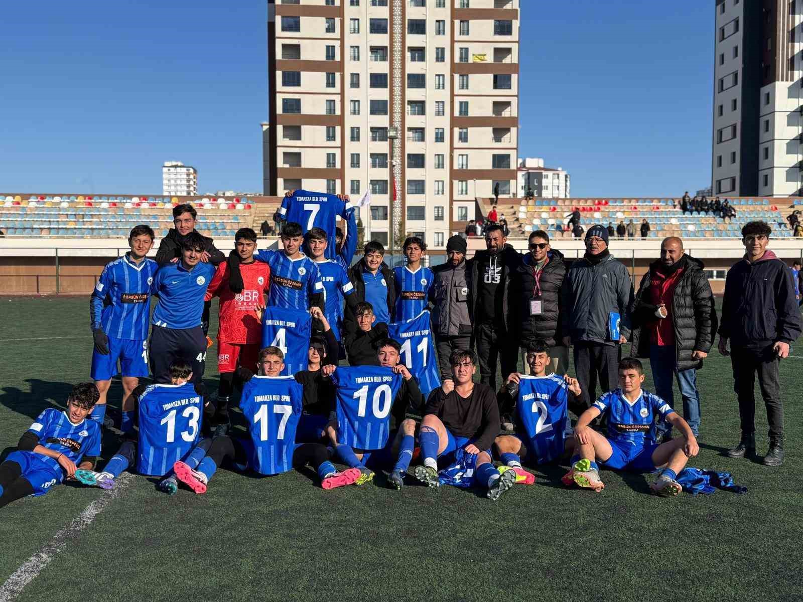 TOMARZA BELEDİYESPOR U16 TAKIMI KOCASİNANGÜCÜ SPOR'U 4-0 YENDİ