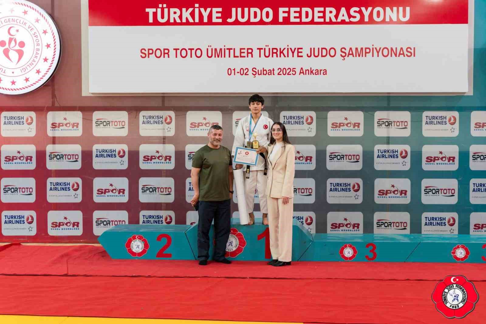 TRABZONLU GENÇ JUDOCULAR TÜRKİYE ŞAMPİYONASINDA PARLIYOR